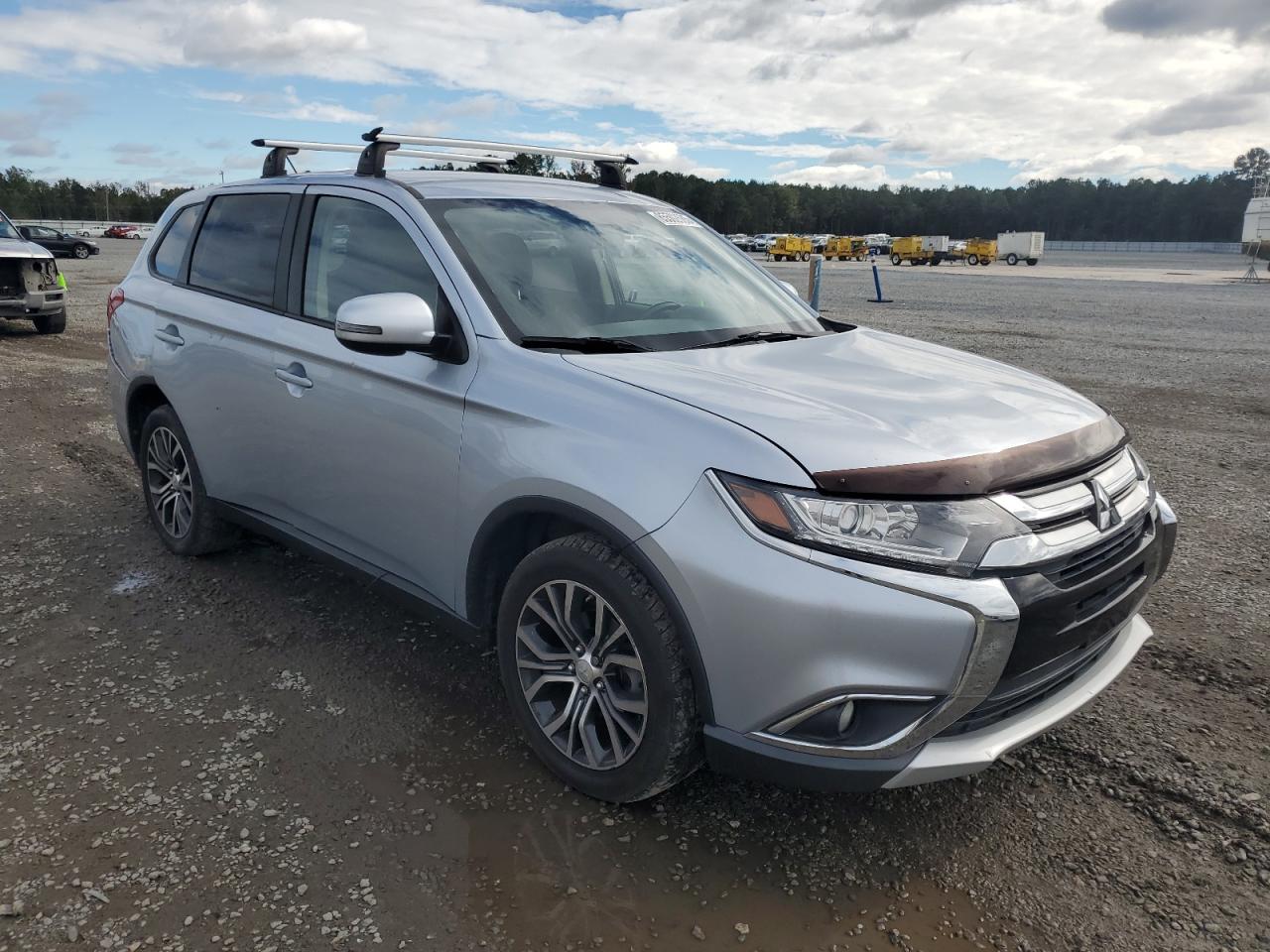 MITSUBISHI OUTLANDER SE
