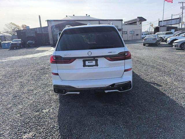 2021 BMW X7 XDRIVE4 5UXCW2C07M9E75280