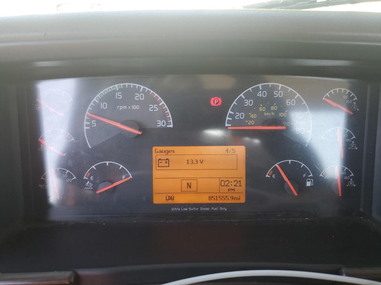 Lot #3292361271 2016 VOLVO VNL