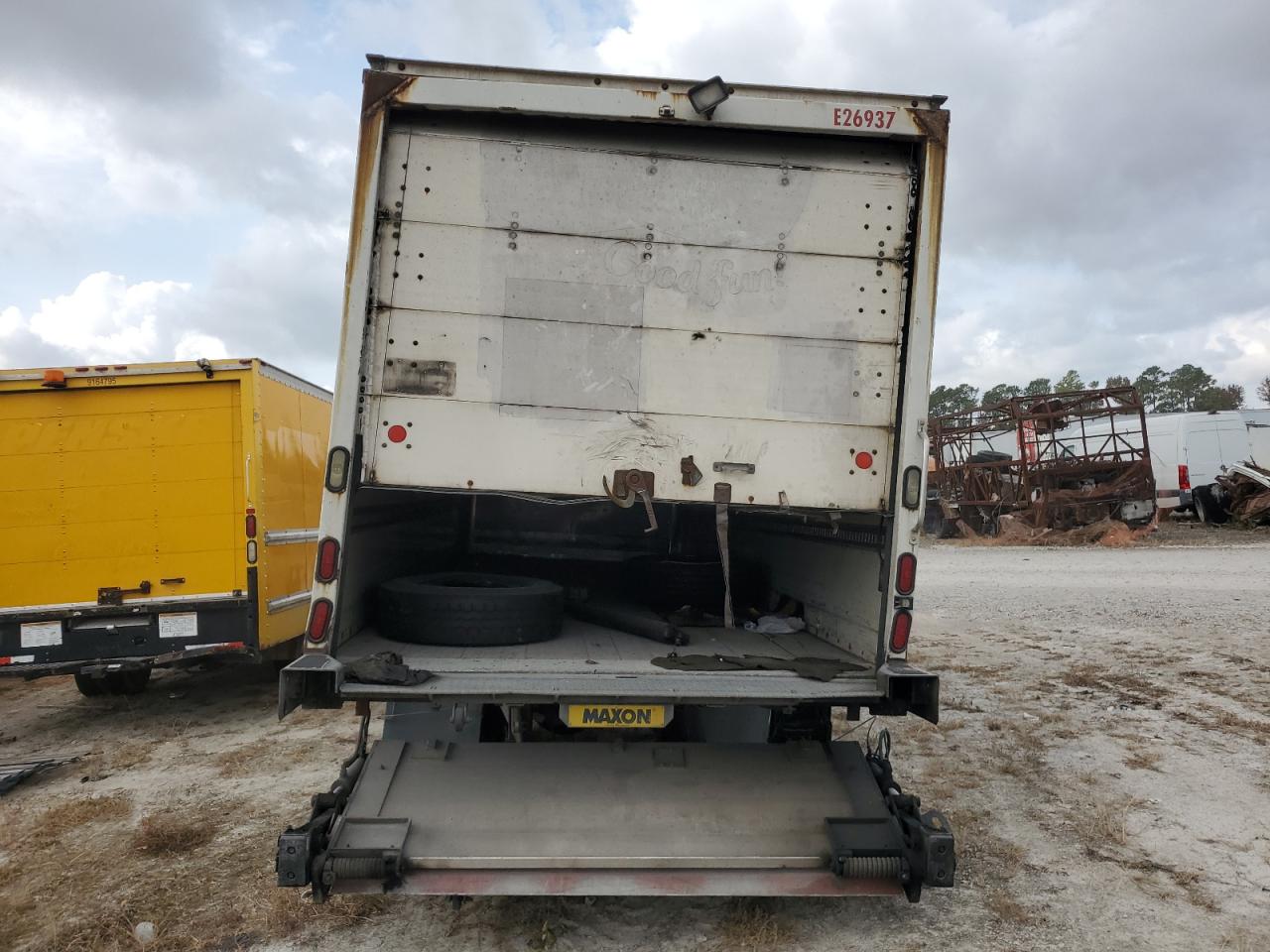 Lot #3268843237 2012 HINO 258/268