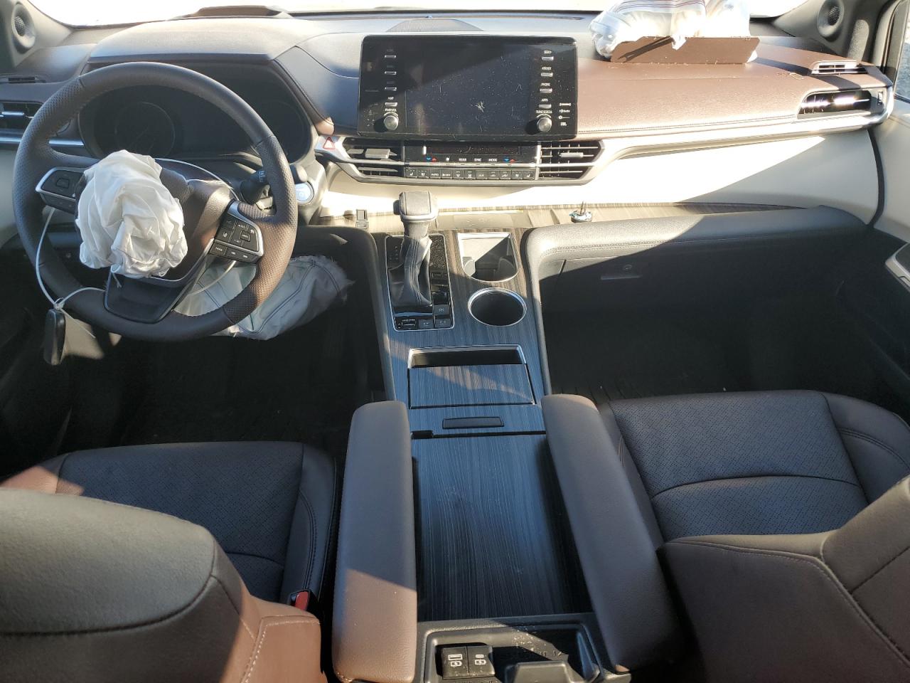 TOYOTA SIENNA LIMITED