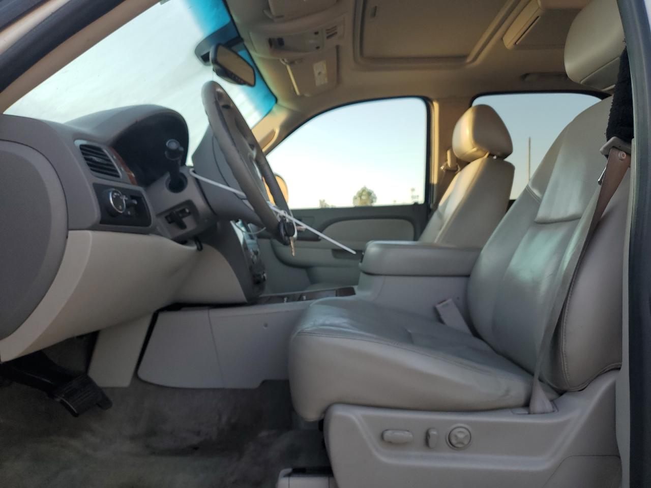 CHEVROLET TAHOE C1500 LTZ