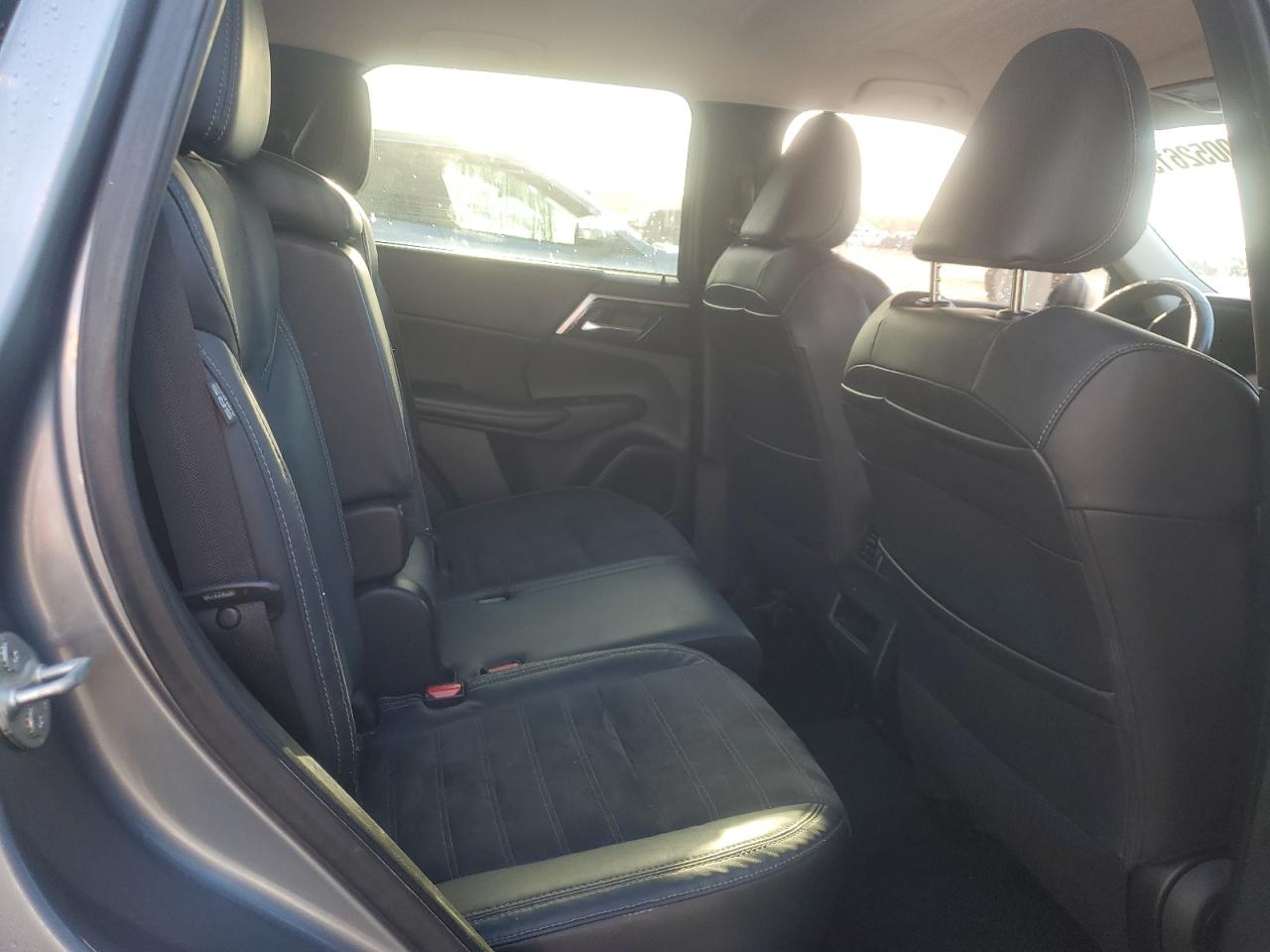 MITSUBISHI OUTLANDER SE