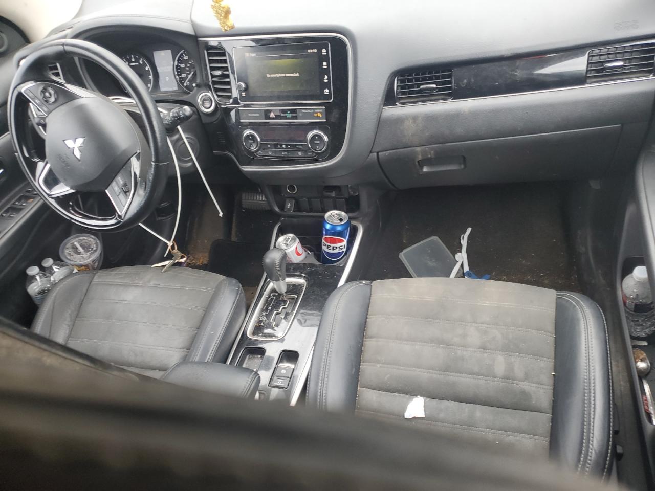 MITSUBISHI OUTLANDER SE