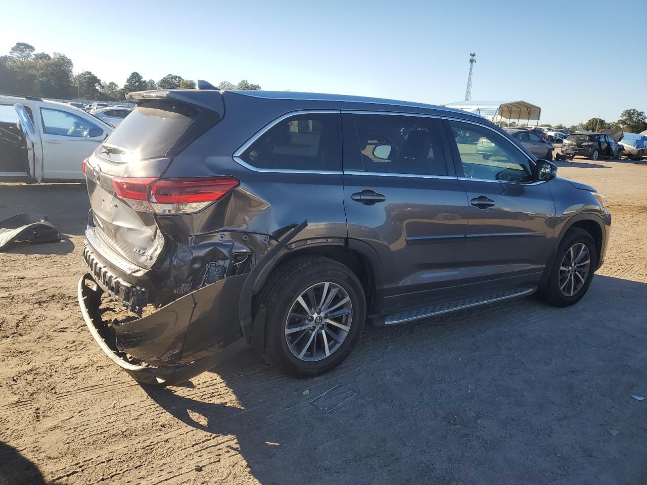 TOYOTA HIGHLANDER SE