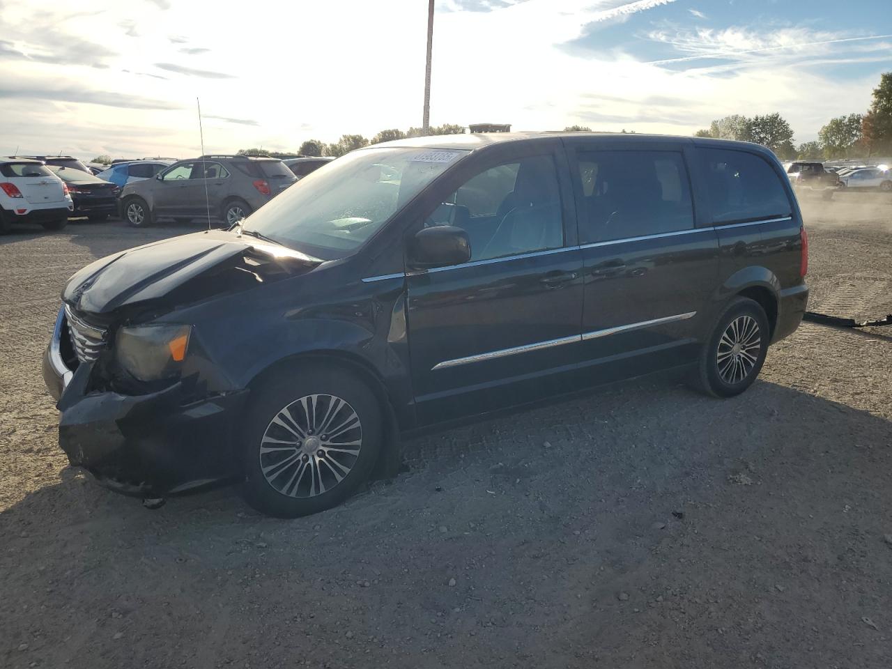 CHRYSLER TOWN & COUNTRY S