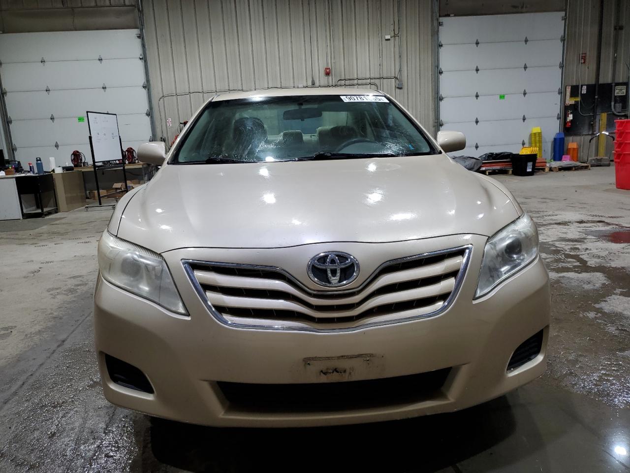 TOYOTA CAMRY BASE