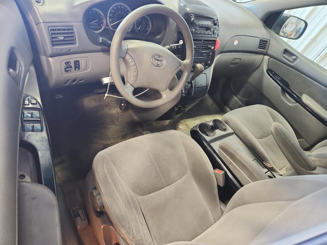 Lot #3287735192 2004 TOYOTA SIENNA CE