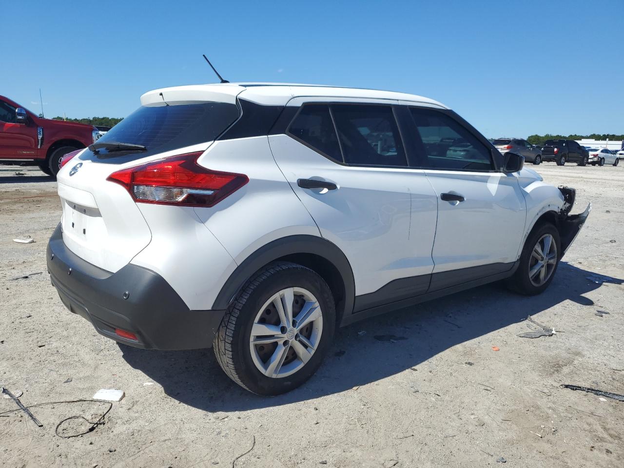 NISSAN KICKS S