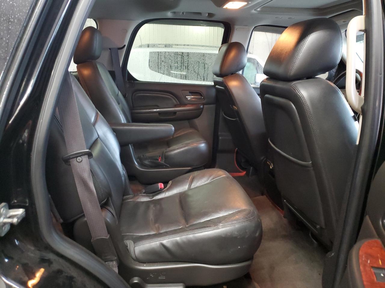 CADILLAC ESCALADE LUXURY