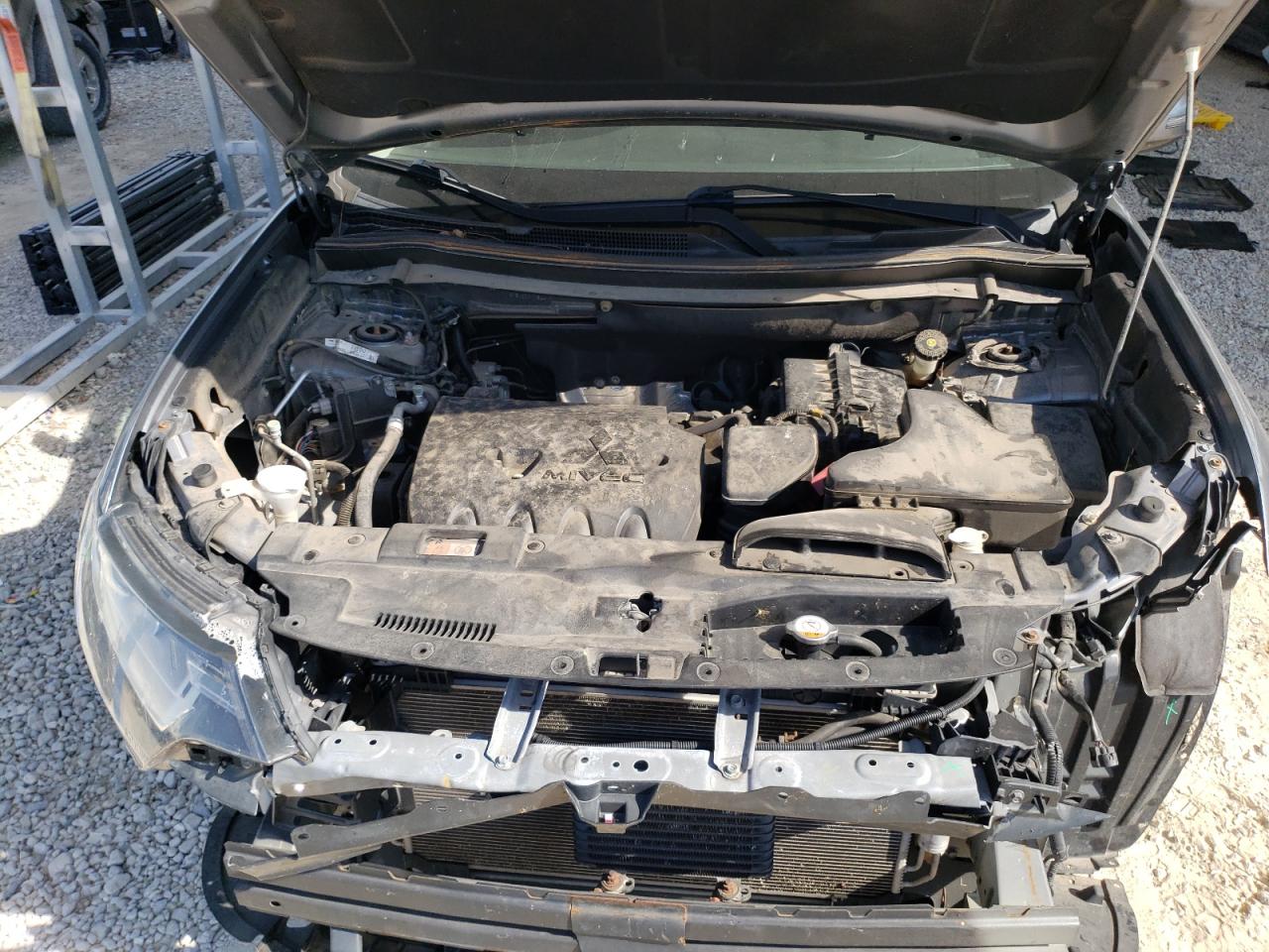 MITSUBISHI OUTLANDER SE