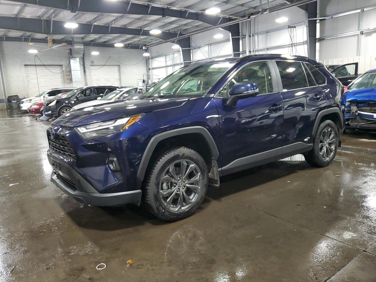 TOYOTA RAV4 XLE PREMIUM