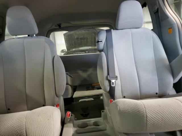 2013 TOYOTA SIENNA LE #3284015811