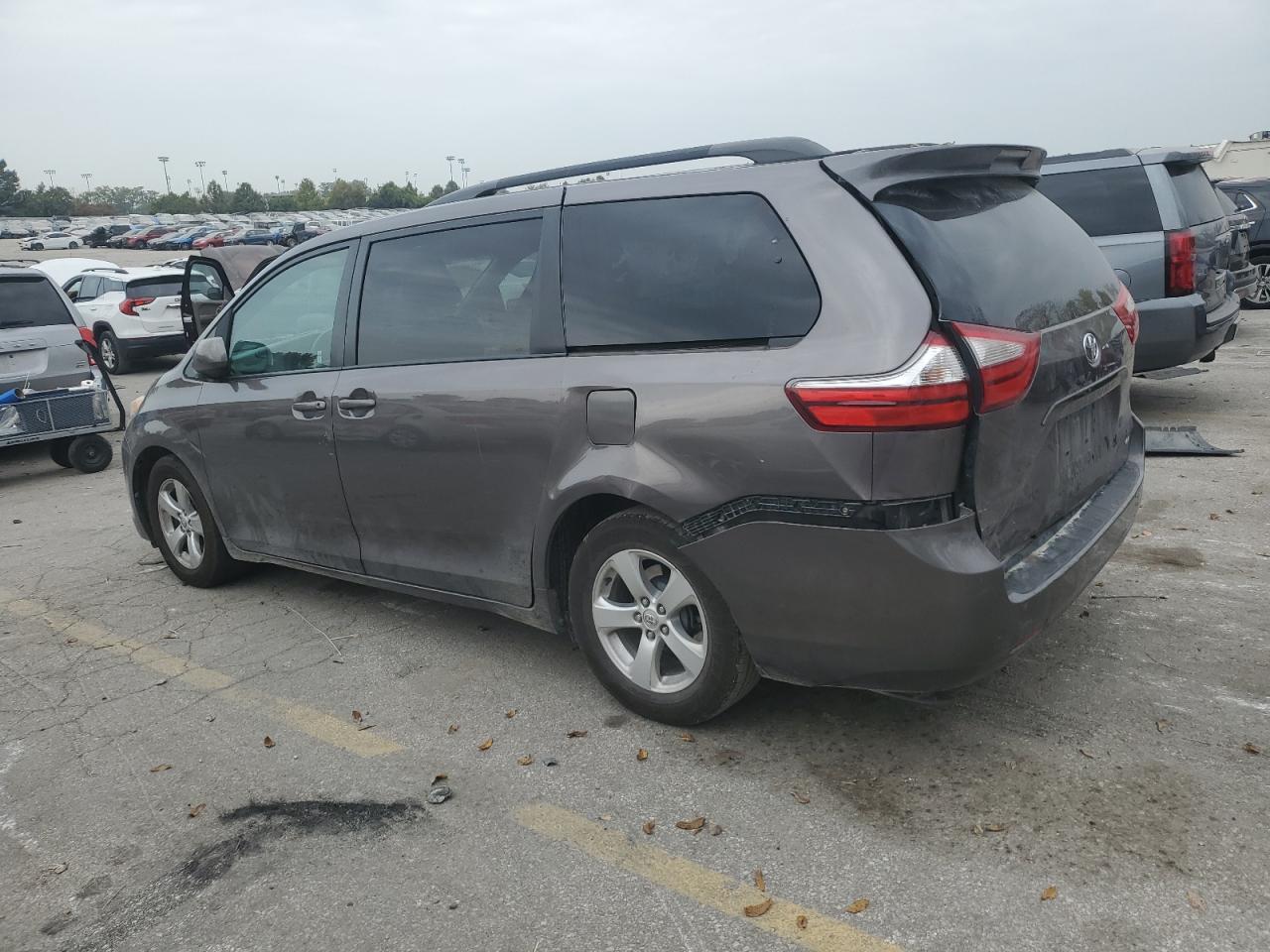 Lot #3286811221 2017 TOYOTA SIENNA LE