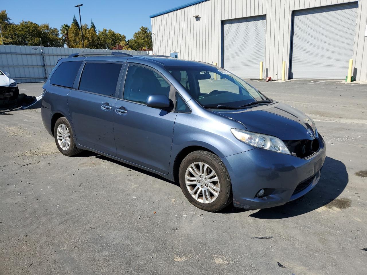 TOYOTA SIENNA XLE