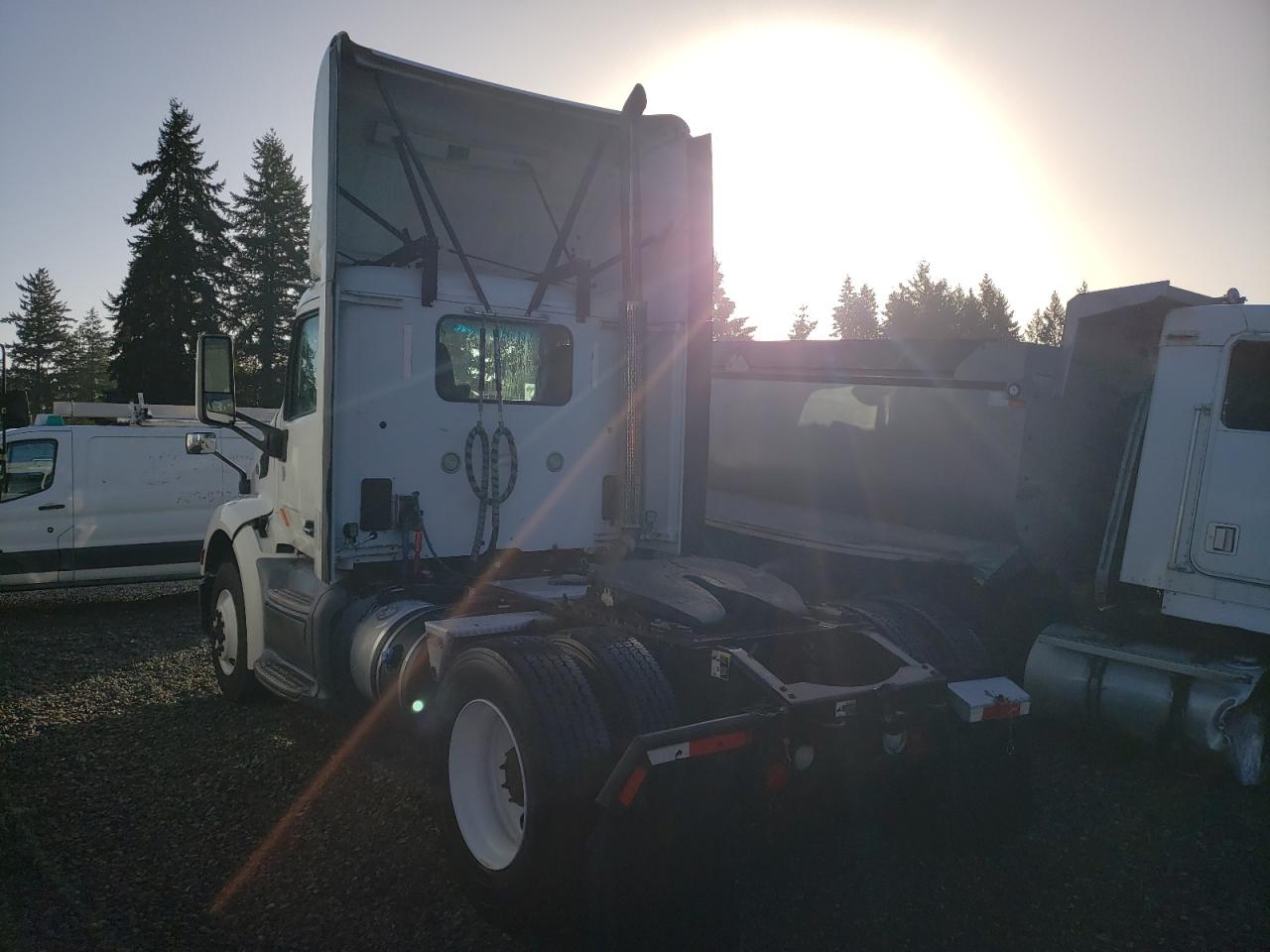 Lot #3279529271 2016 PETERBILT 579