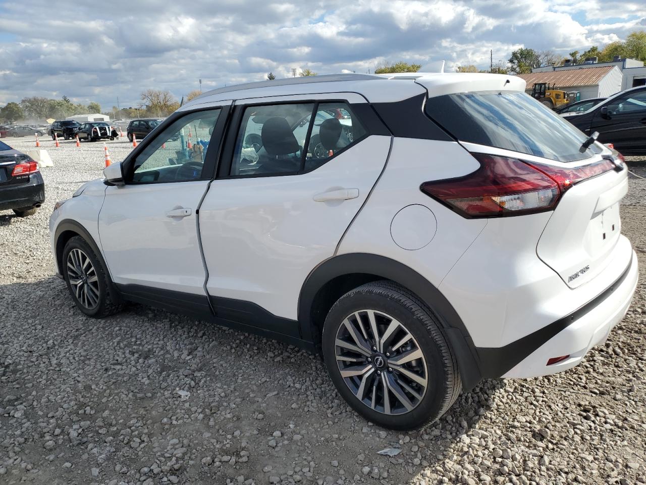 NISSAN KICKS SV