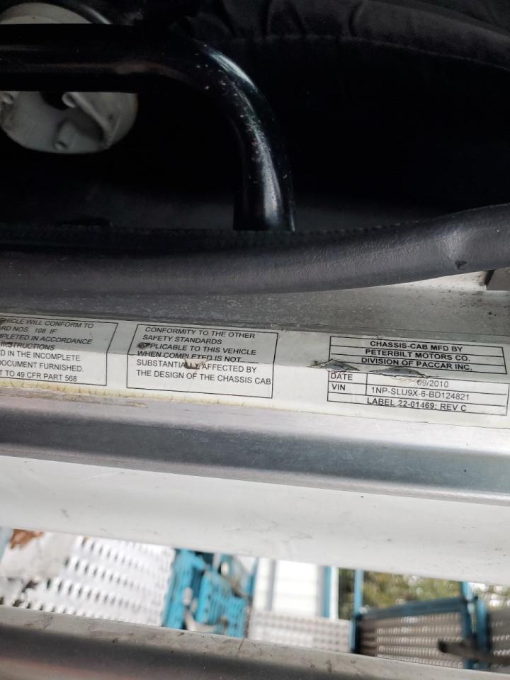 Lot #3287349995 2011 PETERBILT 365