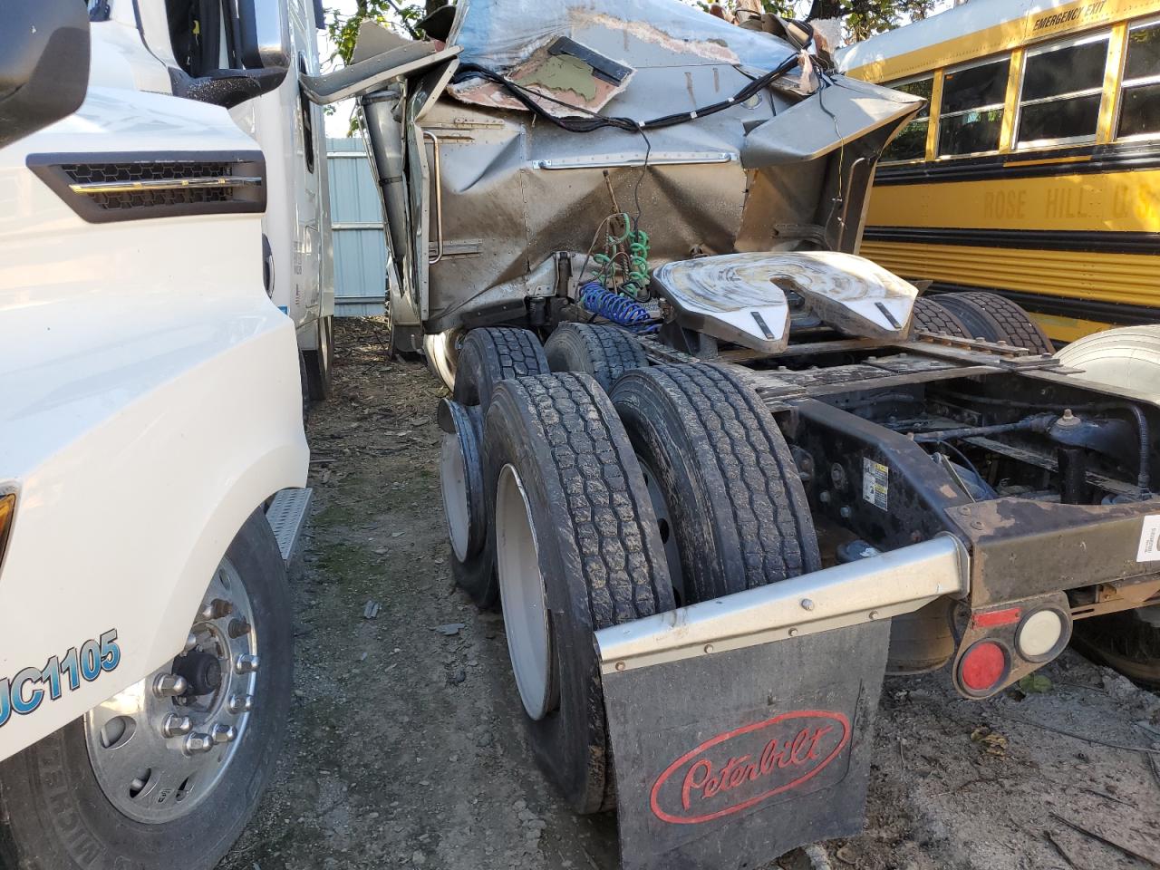 Lot #3285102396 2006 PETERBILT TRACTOR 379