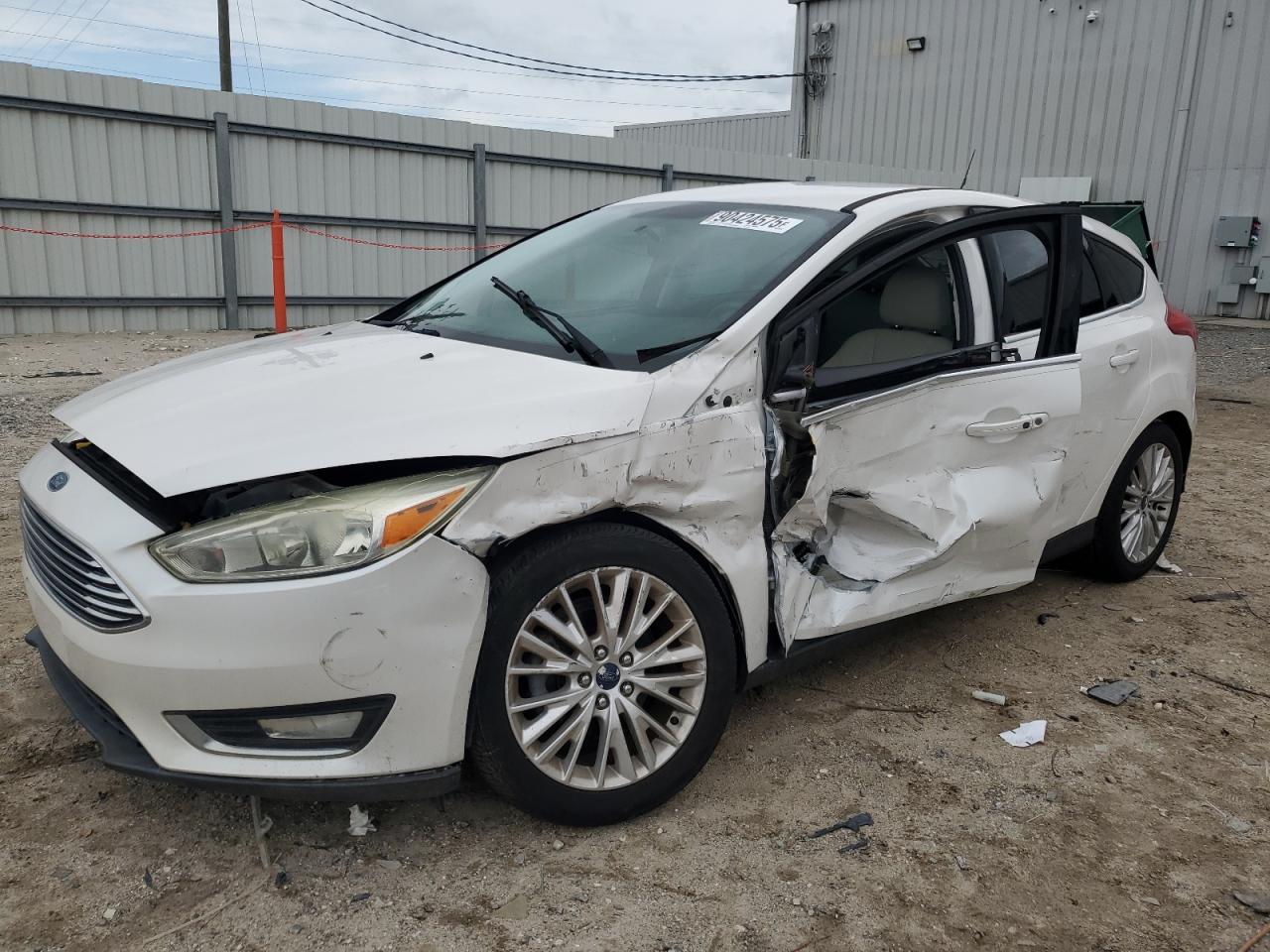 Lot #3302735045 2016 FORD FOCUS TITA