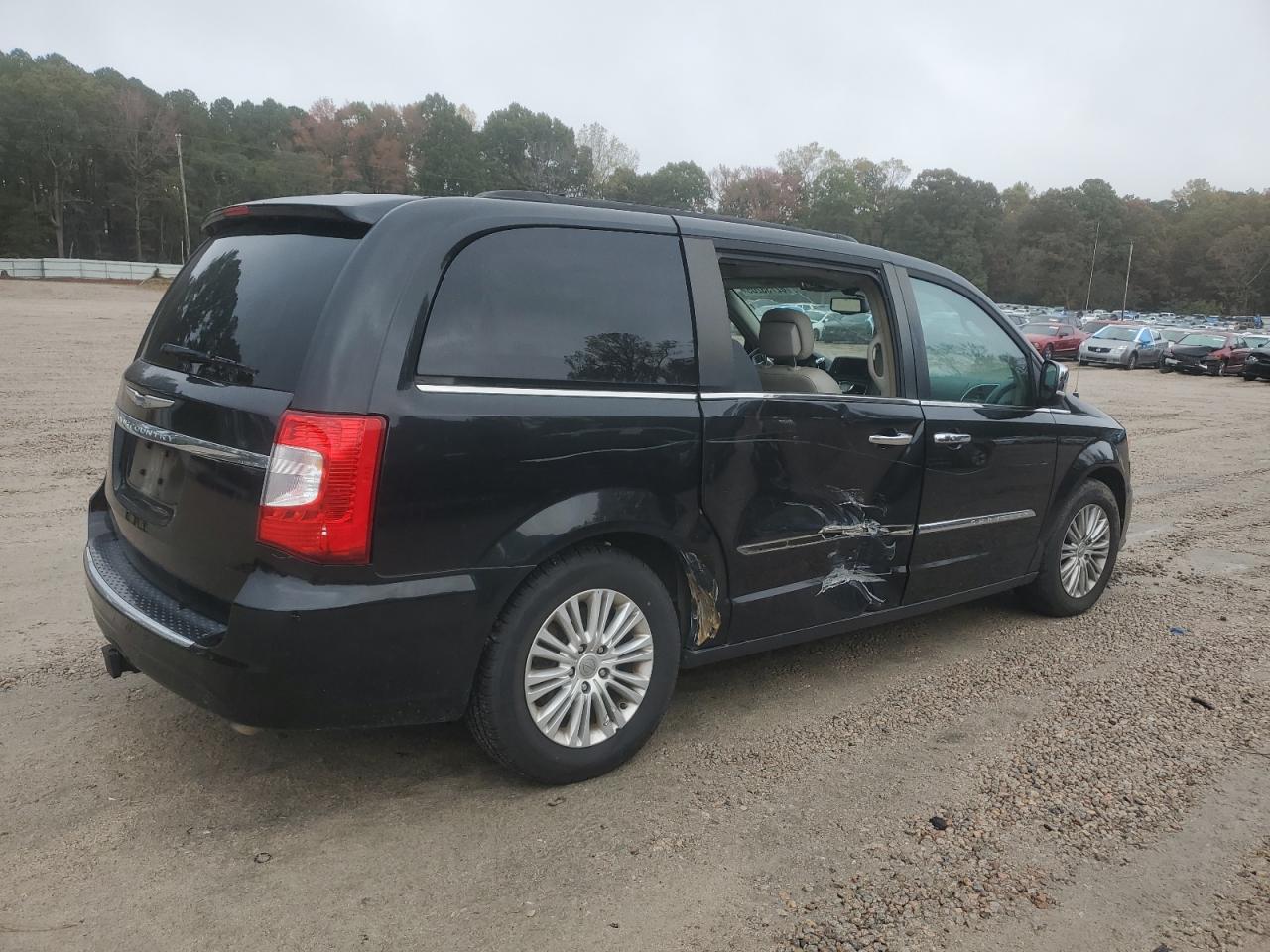 CHRYSLER TOWN & COUNTRY TOURING L