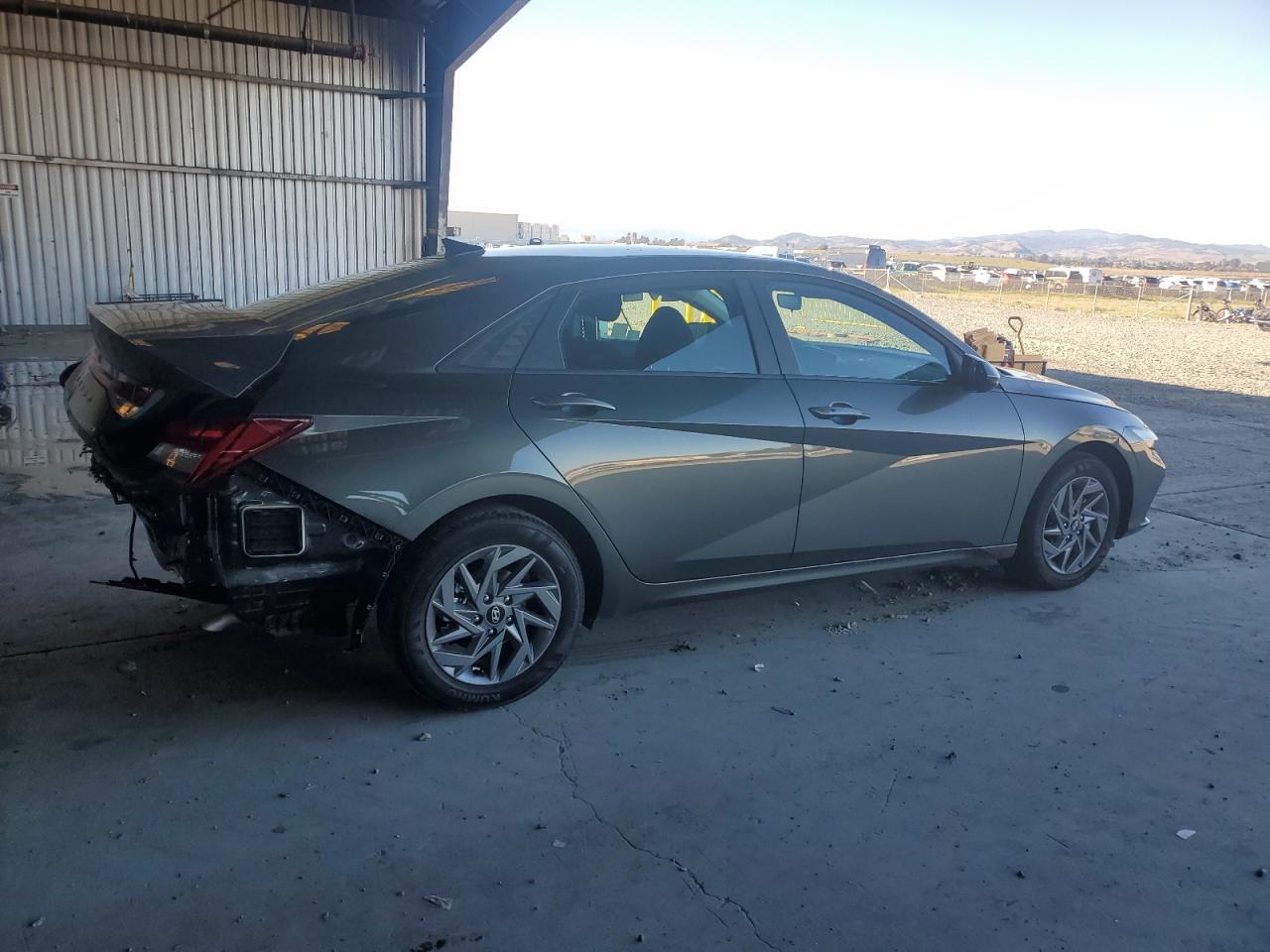 HYUNDAI ELANTRA BLUE