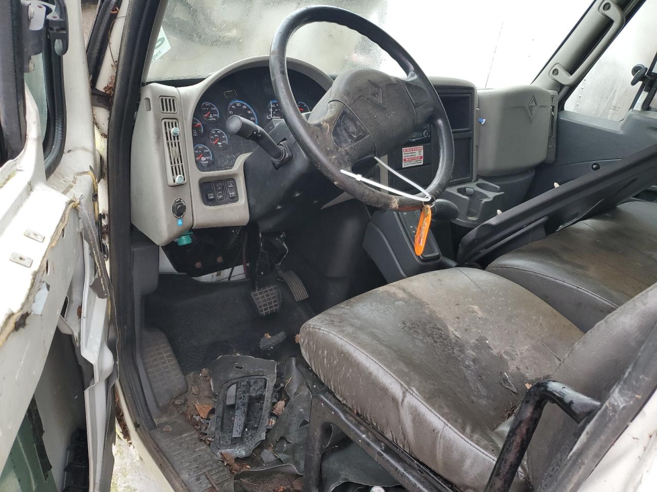 Lot #3280378958 2015 INTERNATIONAL 4000 4300