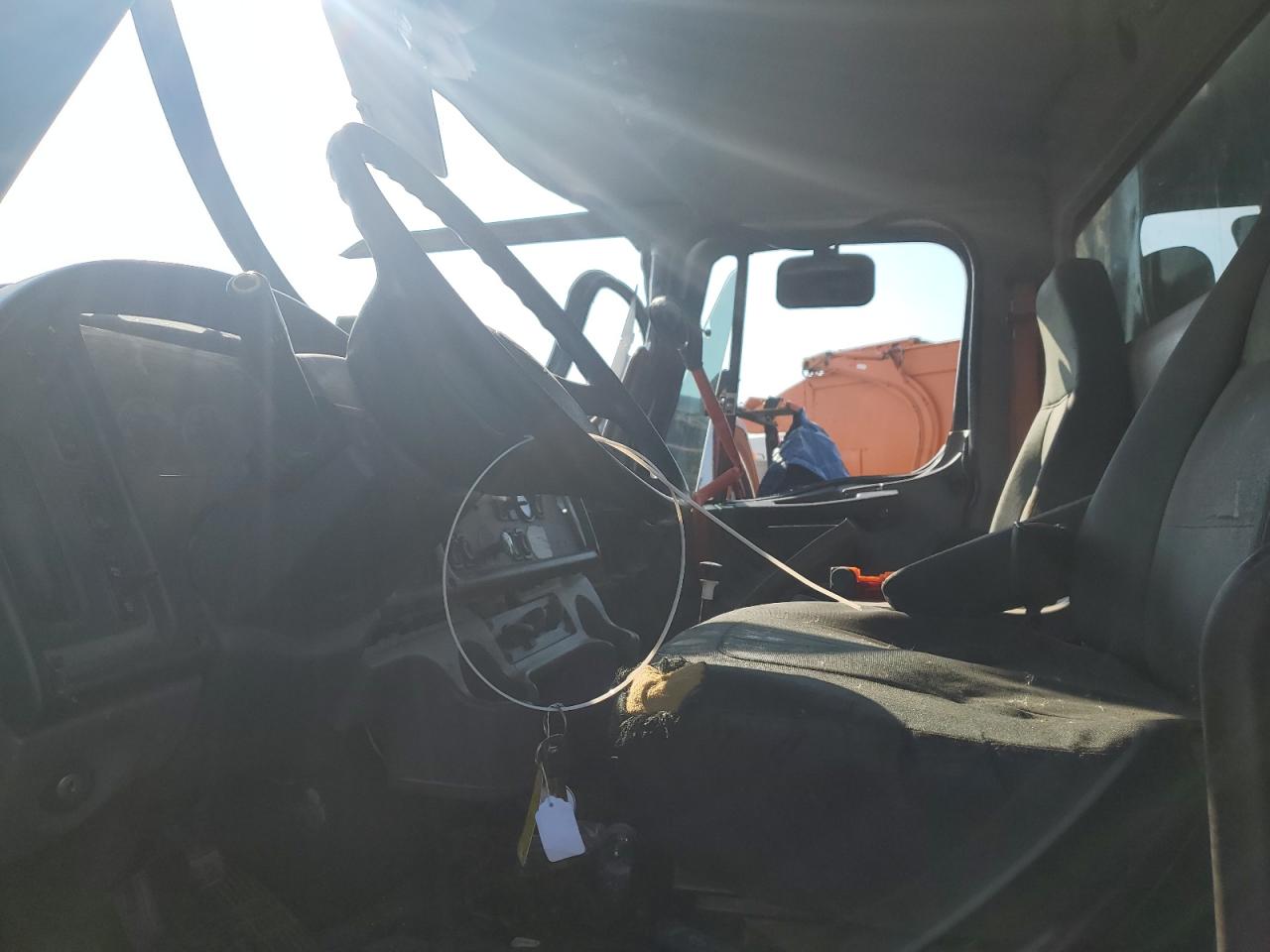 Lot #3284113545 2011 FREIGHTLINER M2 106 MED