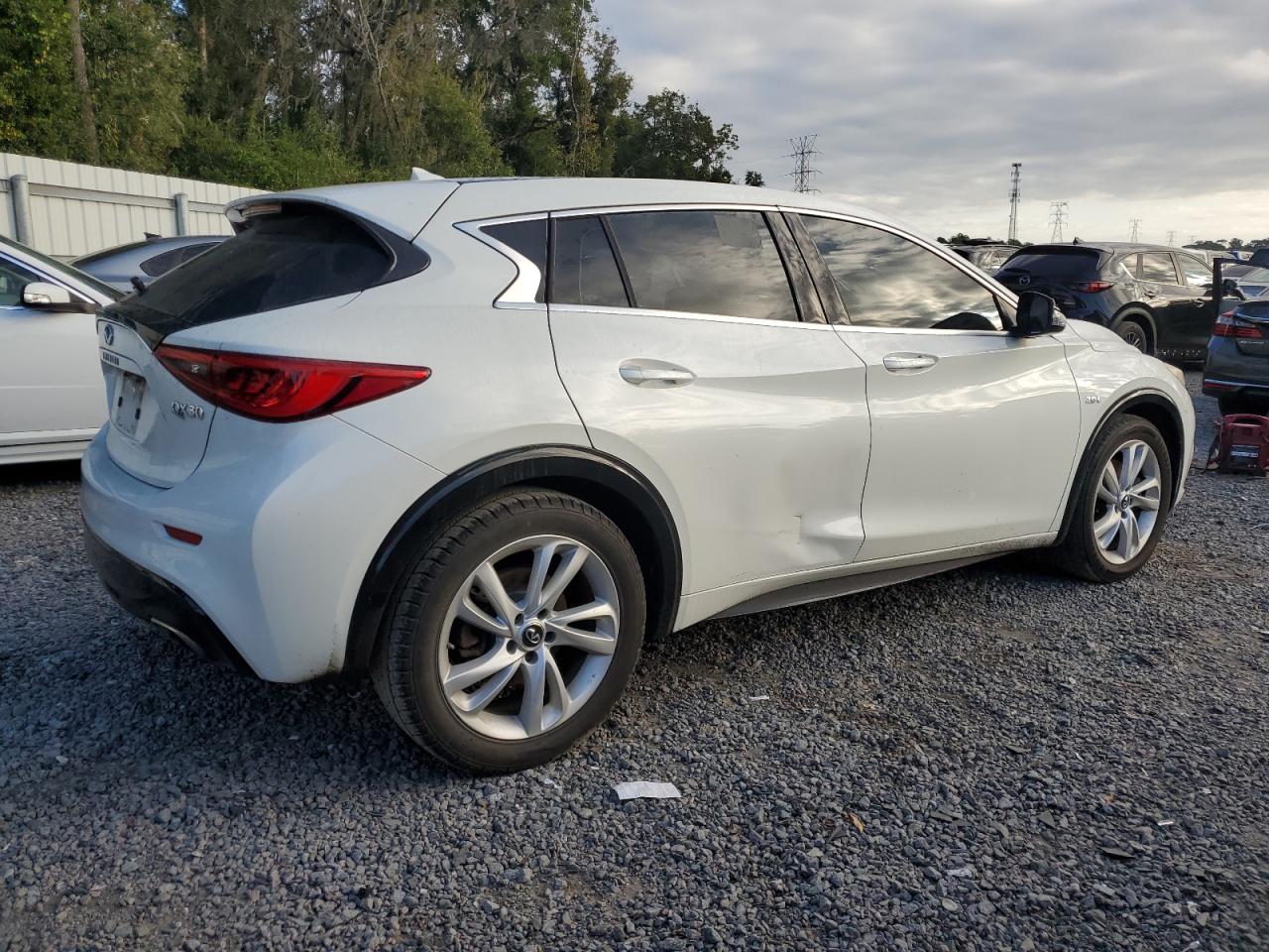 INFINITI QX30 BASE