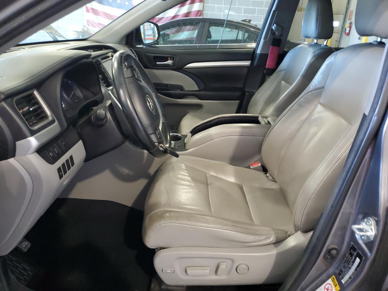 TOYOTA HIGHLANDER SE