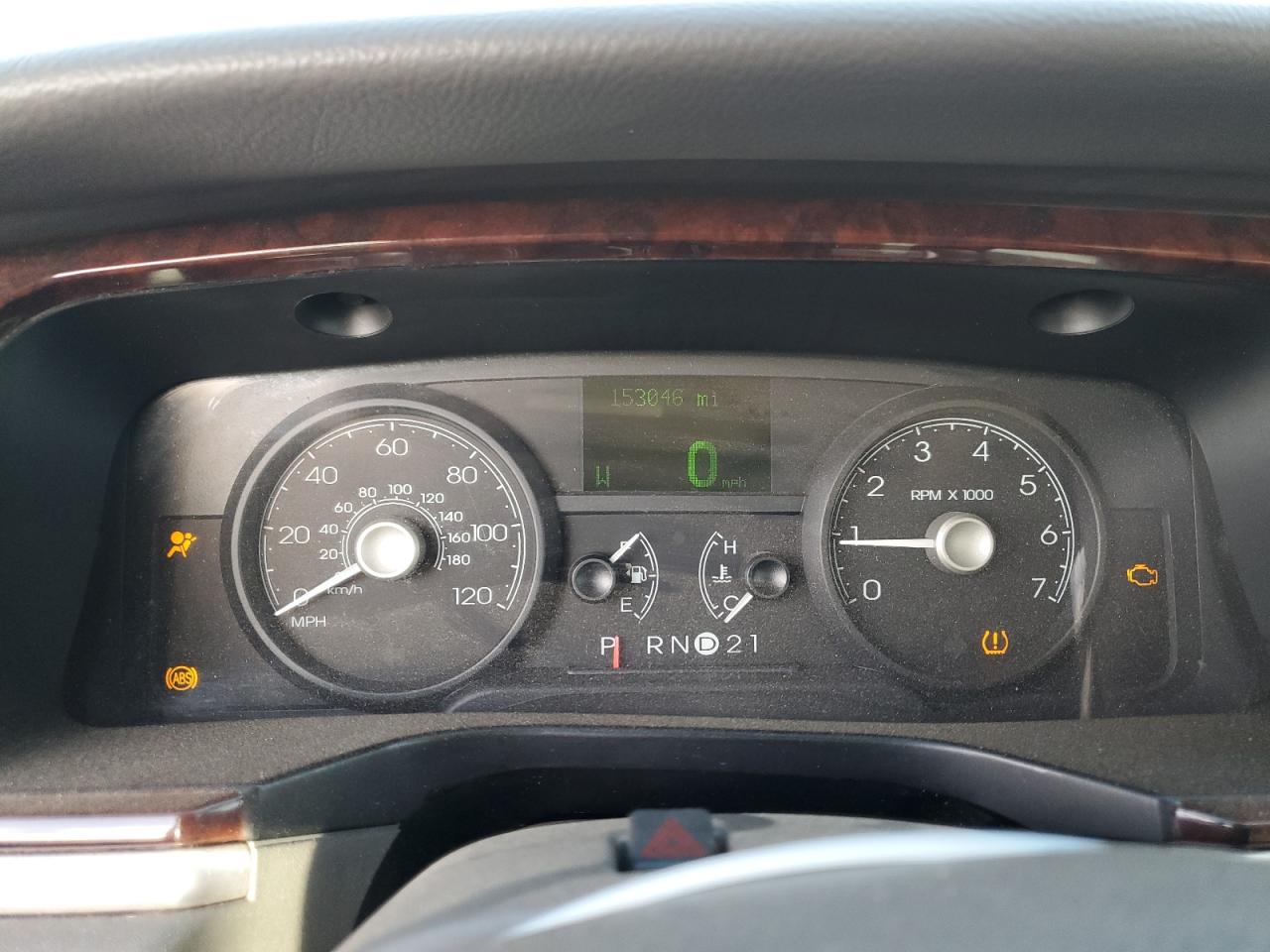 LINCOLN TOWN CAR SIGNATURE LIMITED