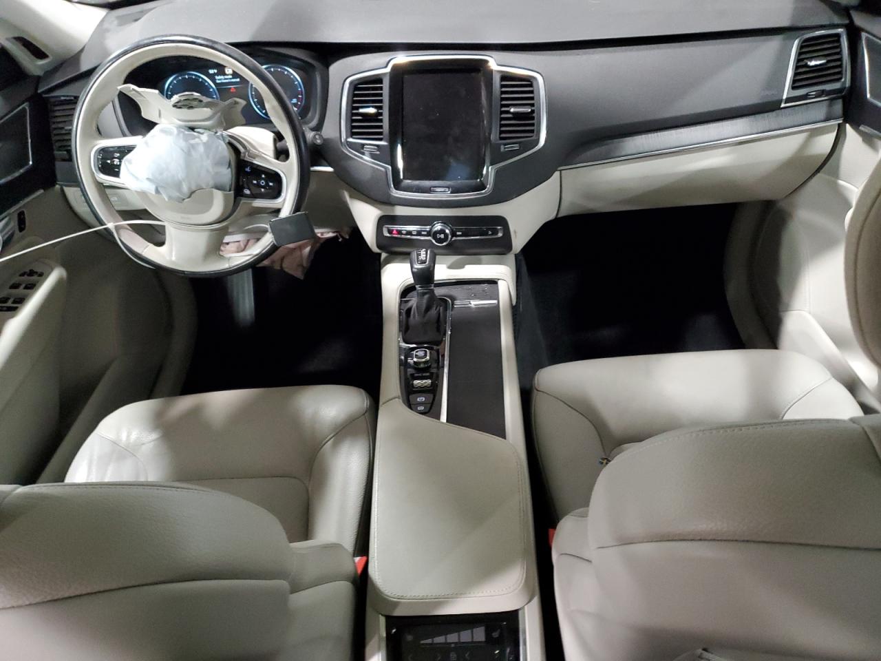 VOLVO XC90 T6 MOMENTUM