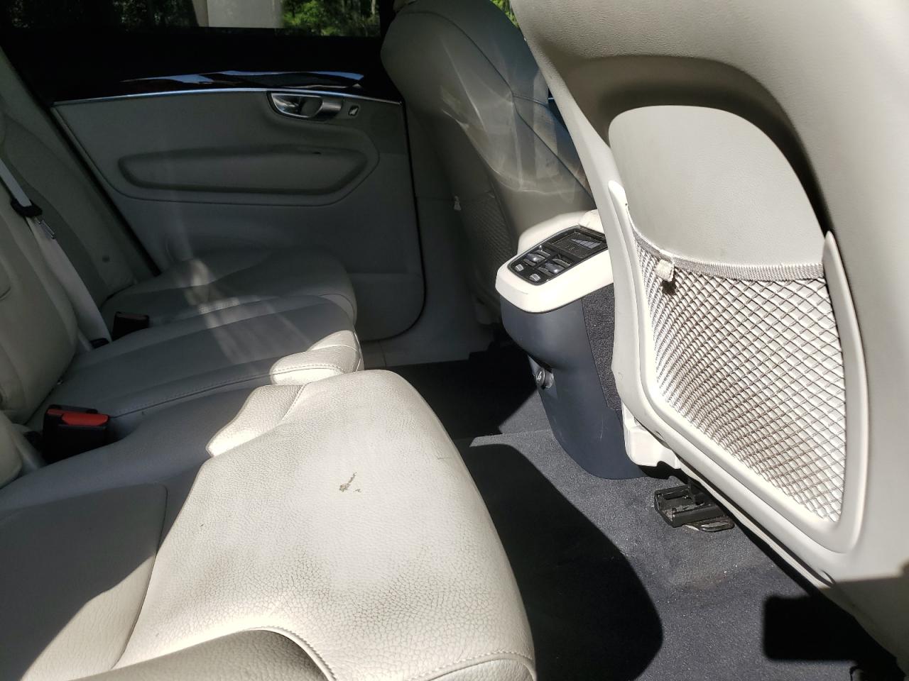 VOLVO XC90 T6 MOMENTUM