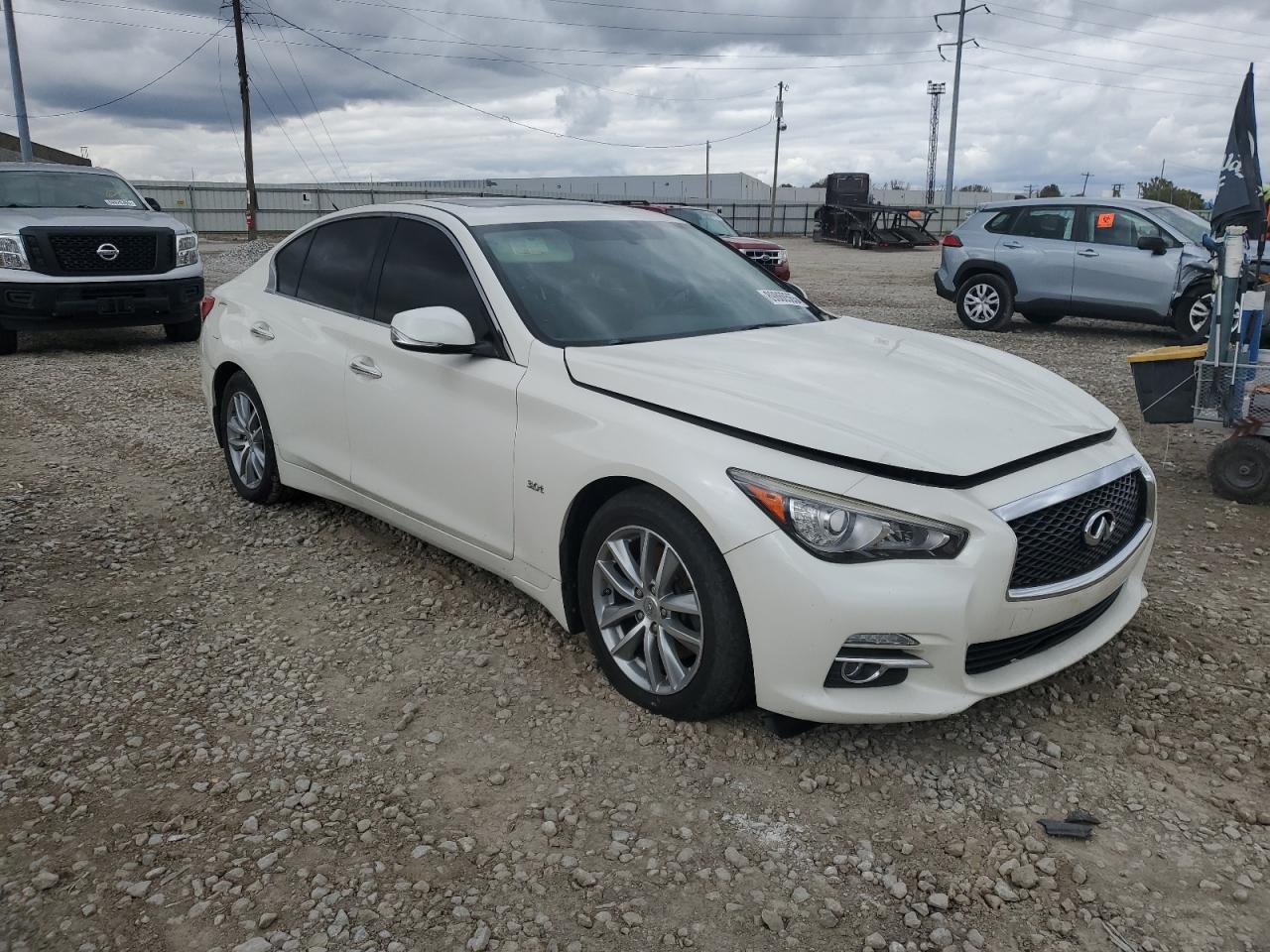 INFINITI Q50 PREMIUM