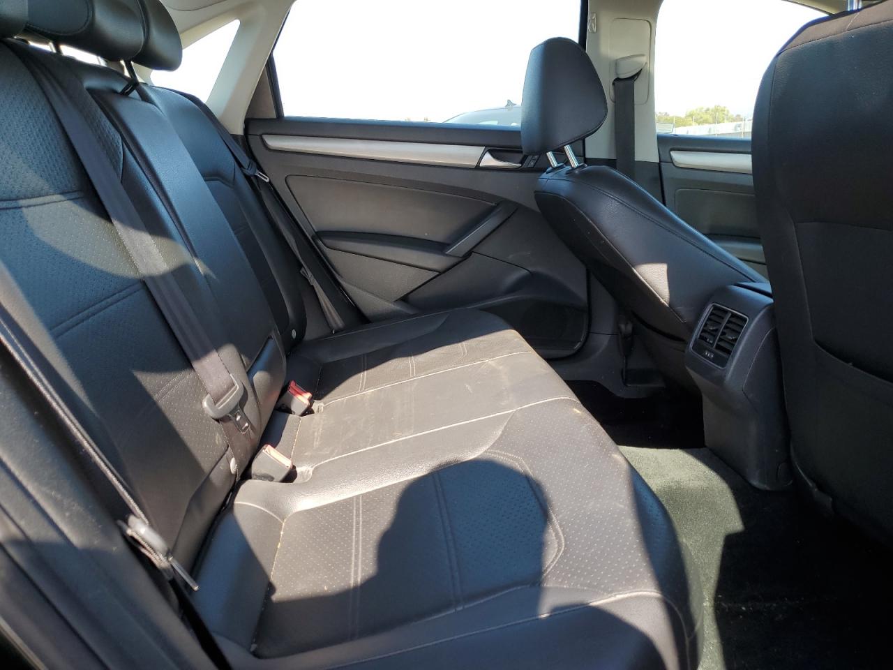 VOLKSWAGEN PASSAT SE