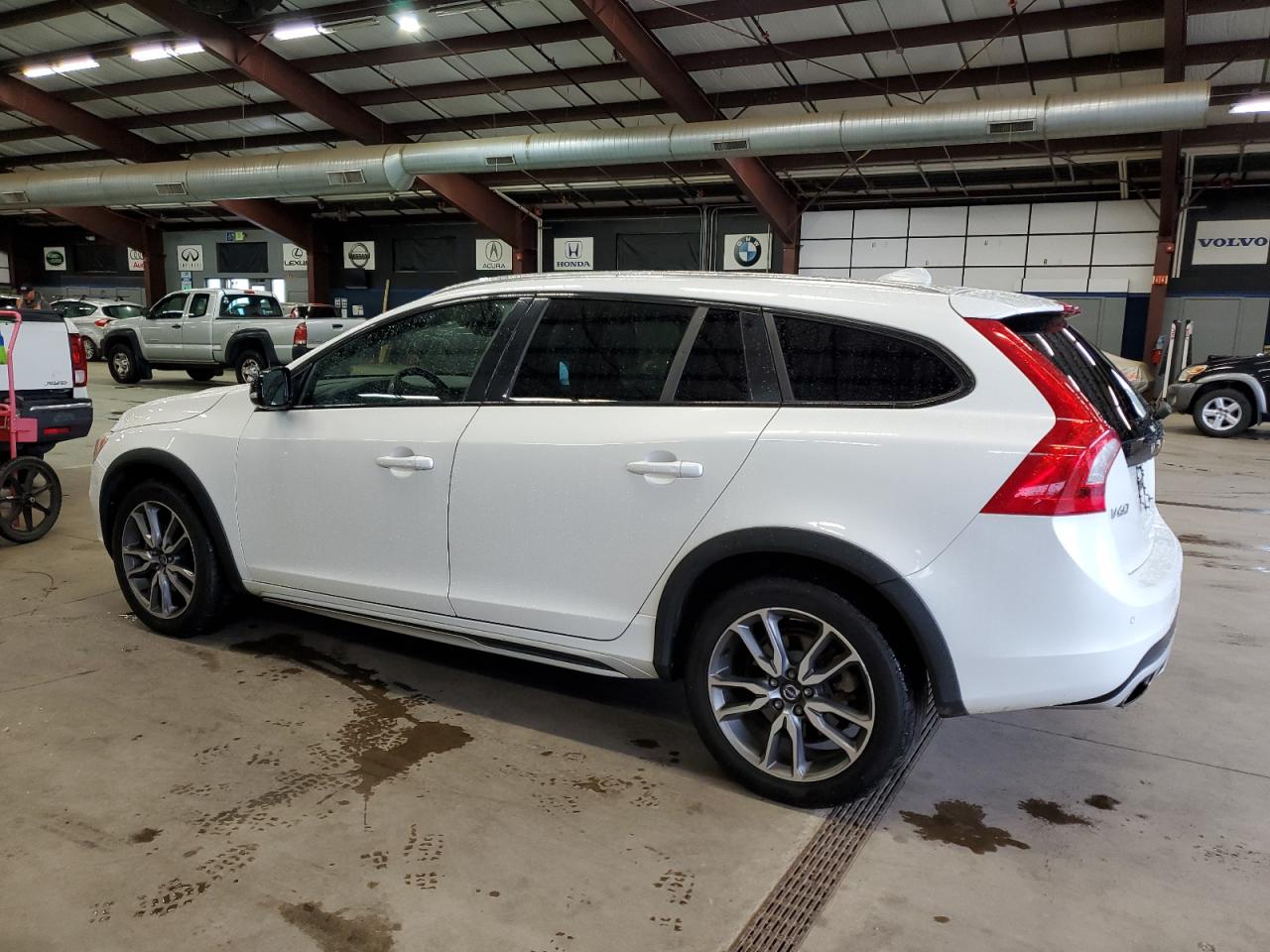 Lot #3263758140 2016 VOLVO V60 CROSS