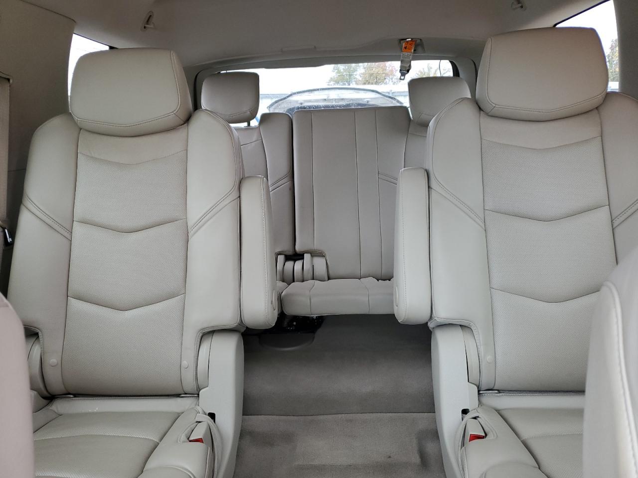 CADILLAC ESCALADE LUXURY