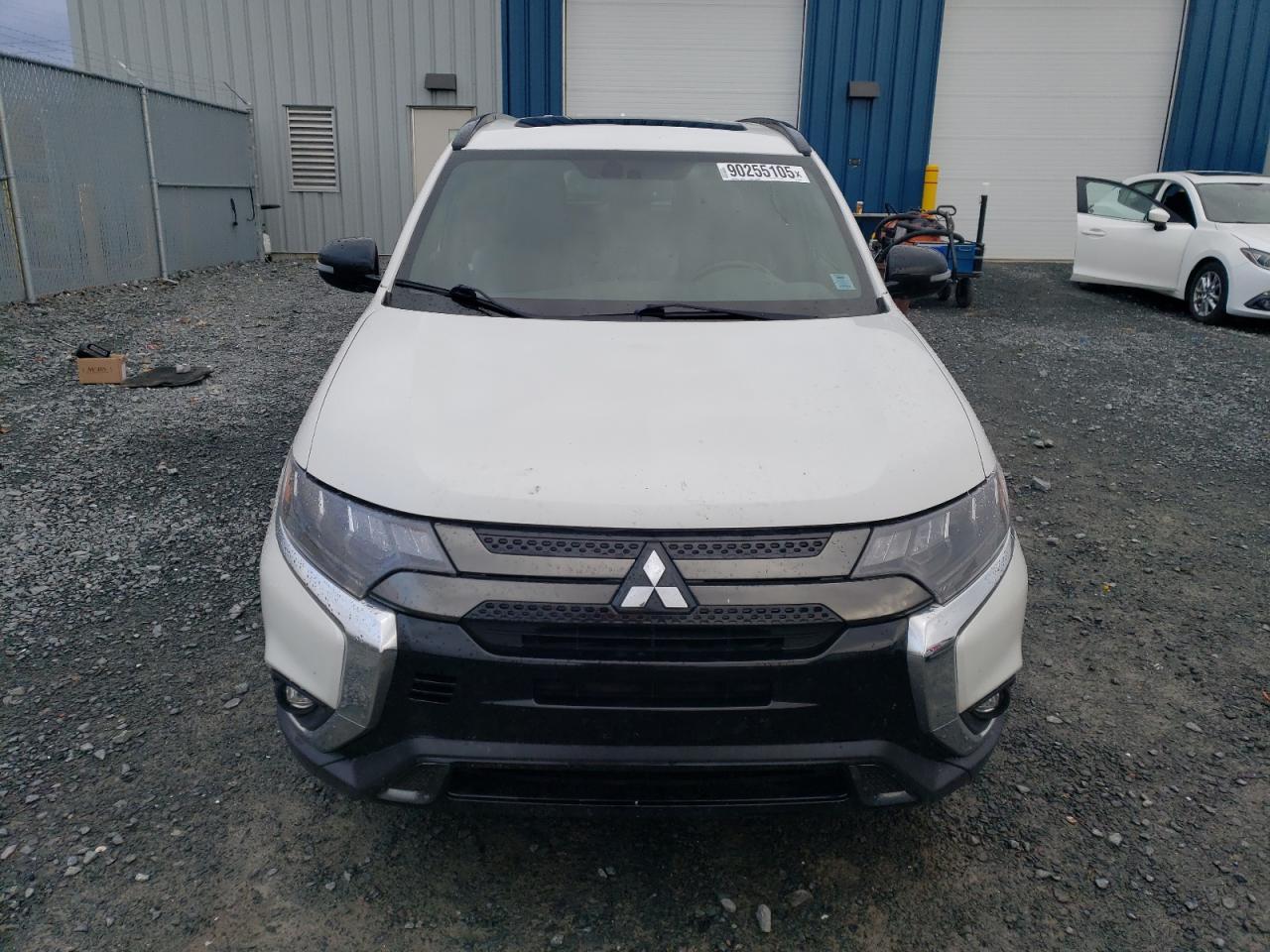 MITSUBISHI OUTLANDER SE