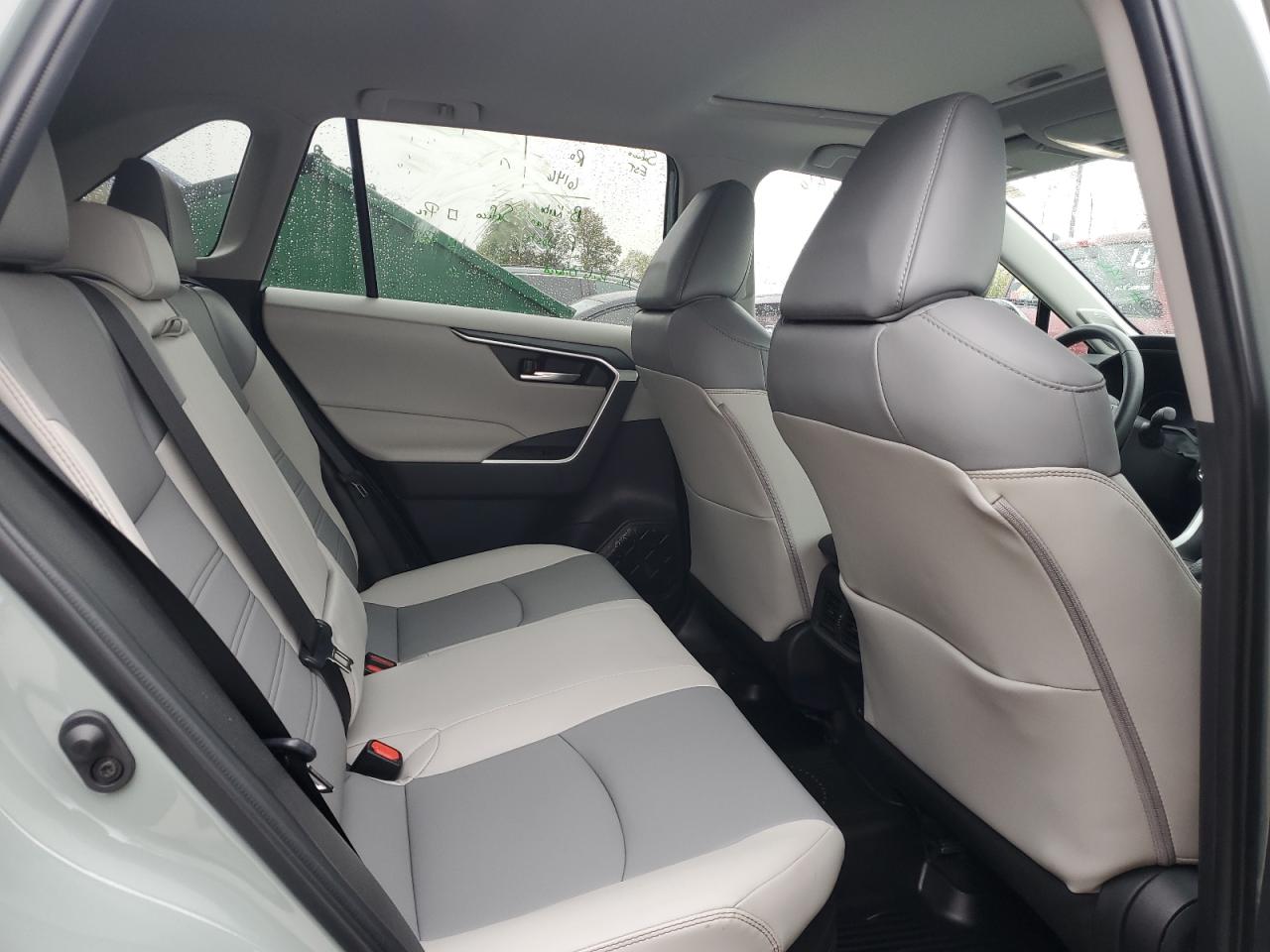 TOYOTA RAV4 XLE PREMIUM