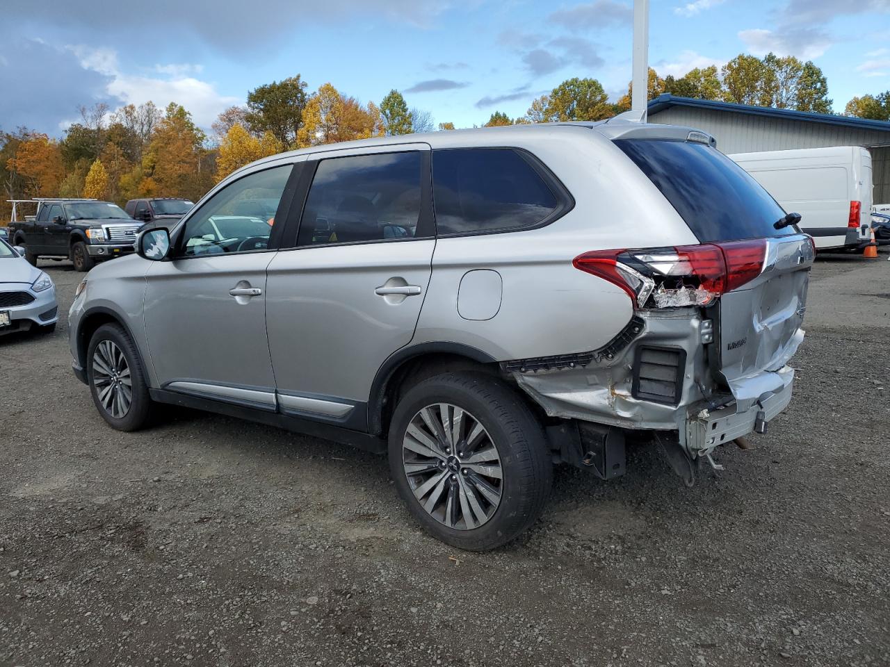 MITSUBISHI OUTLANDER SE