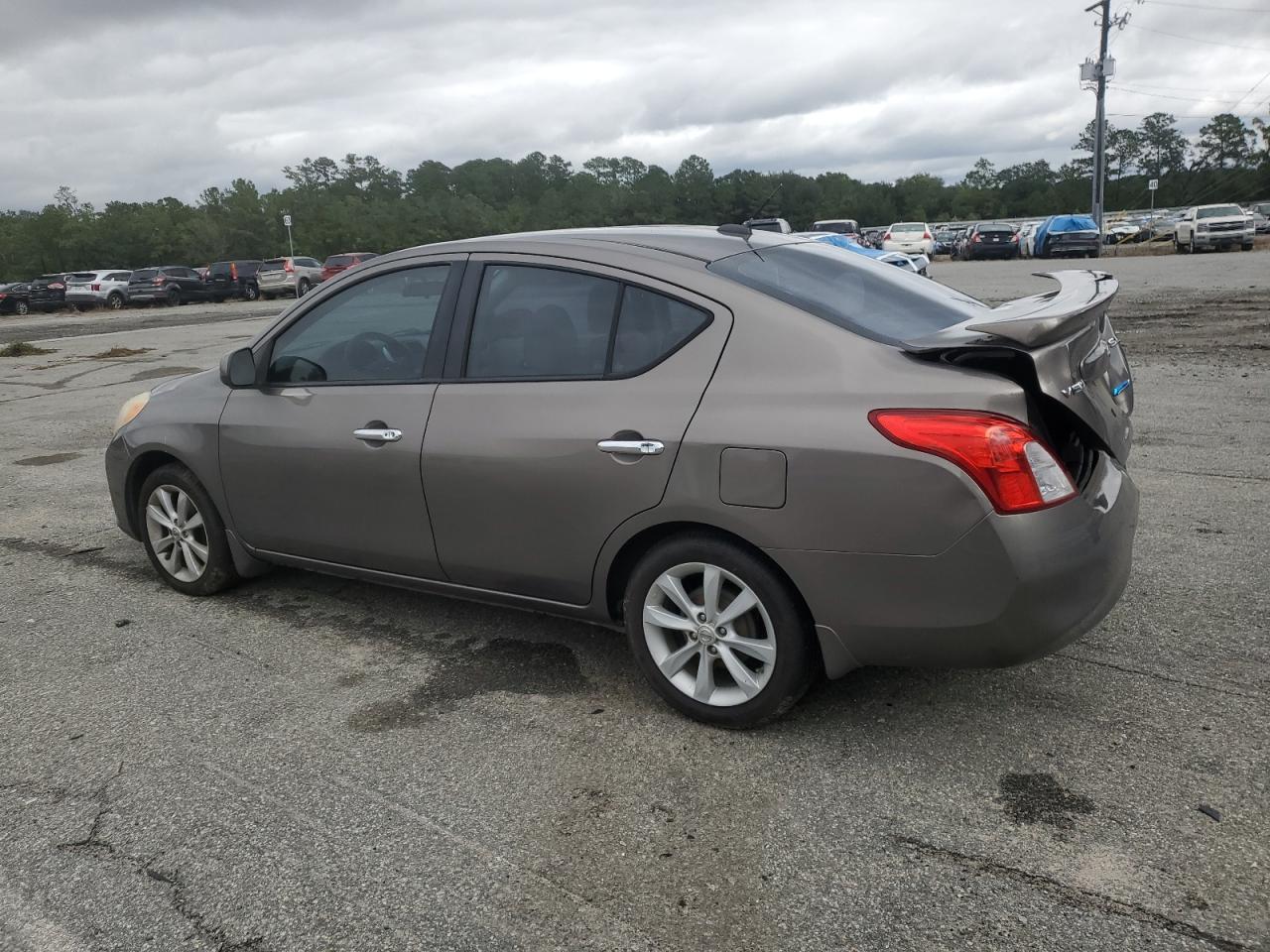 NISSAN VERSA S