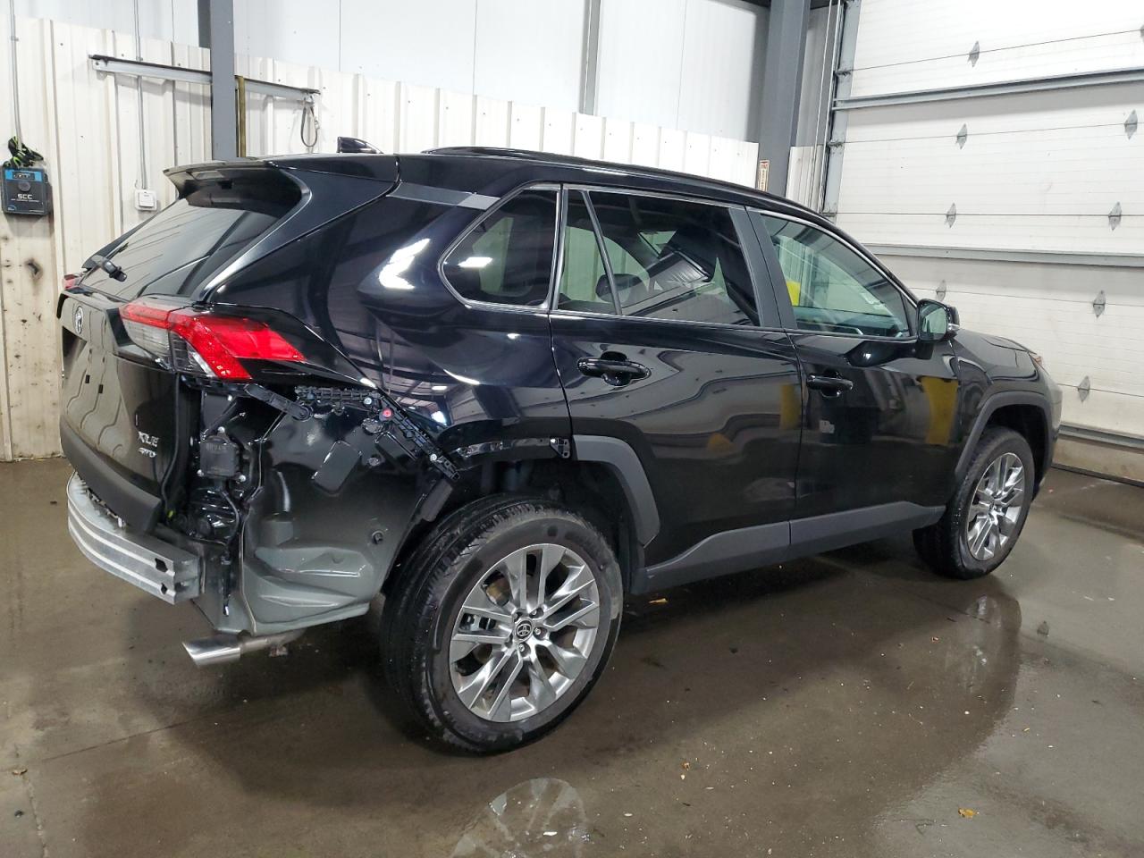 TOYOTA RAV4 XLE PREMIUM