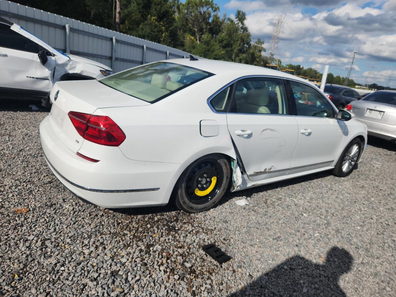 VOLKSWAGEN PASSAT SE