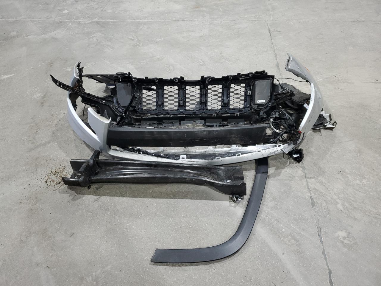 JEEP GRAND CHEROKEE L LAREDO