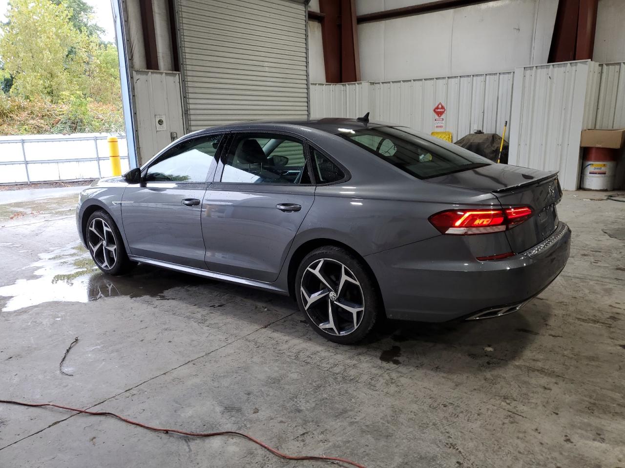 VOLKSWAGEN PASSAT R-LINE