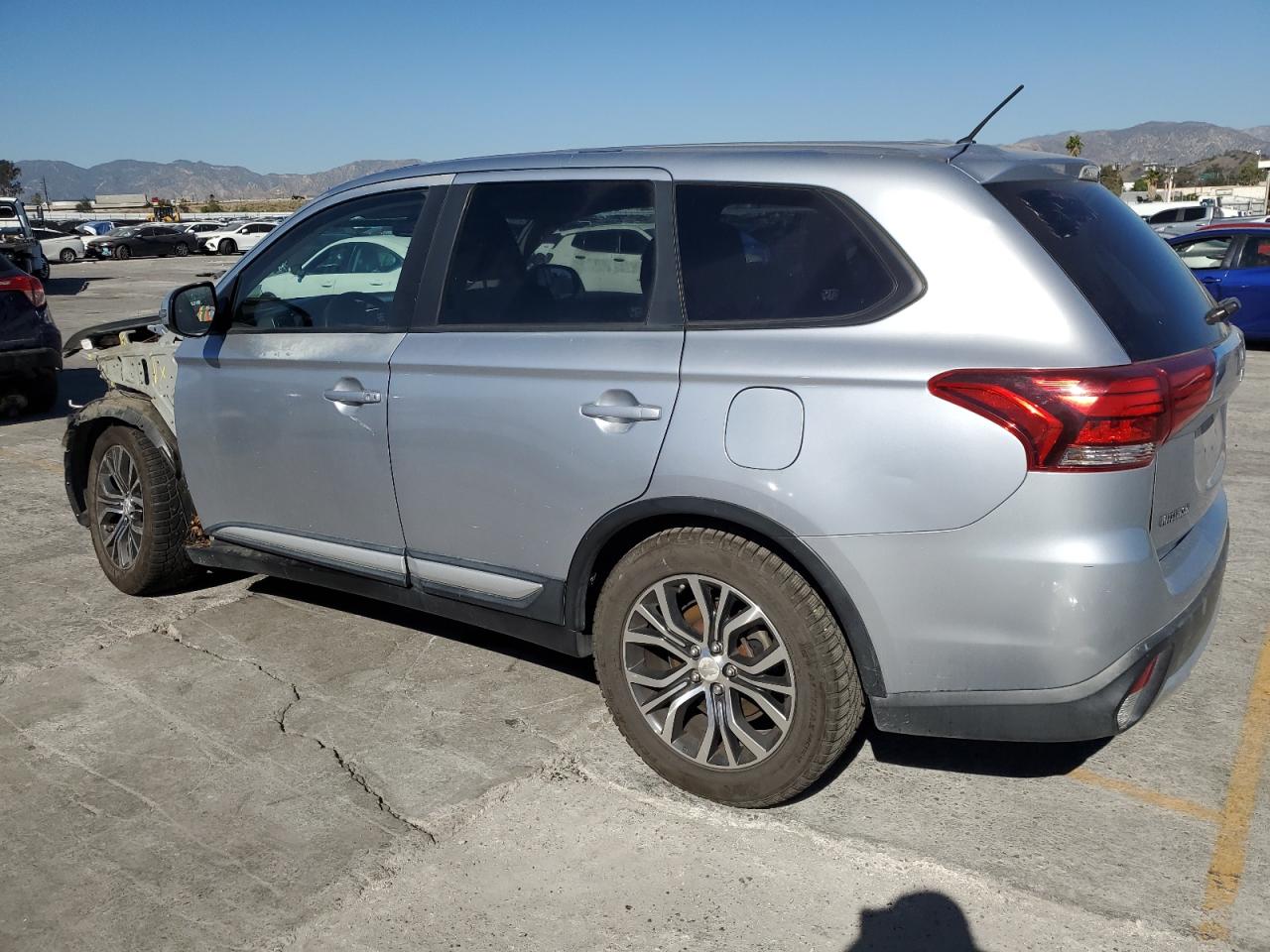 MITSUBISHI OUTLANDER SE