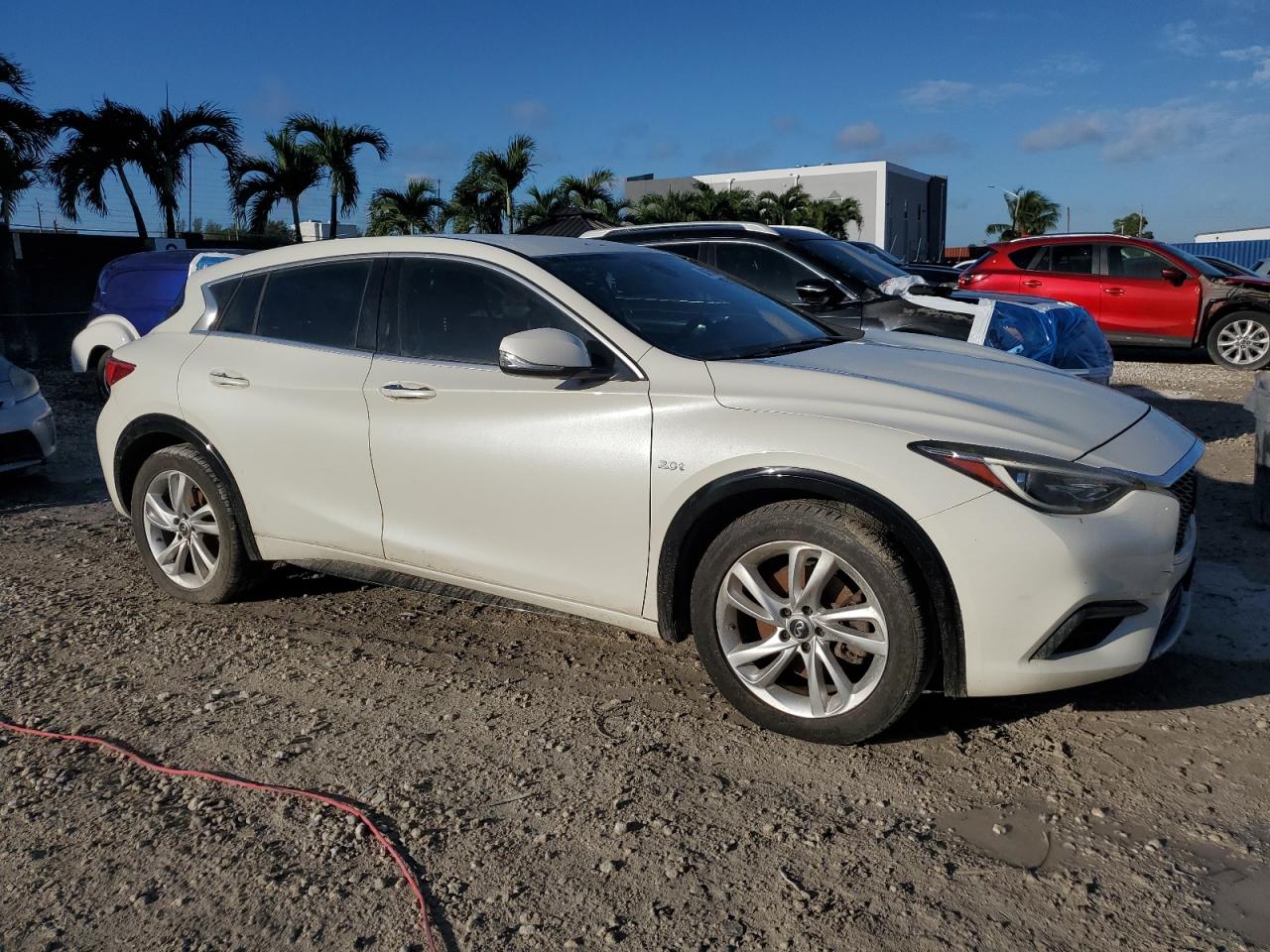 INFINITI QX30 PURE