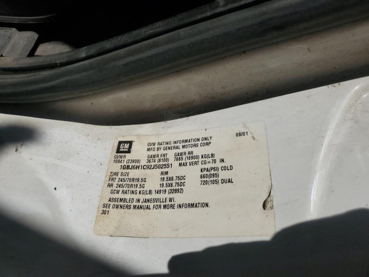 Lot #3302823907 2002 CHEVROLET C6500