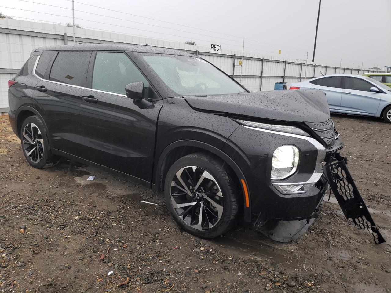 MITSUBISHI OUTLANDER SE