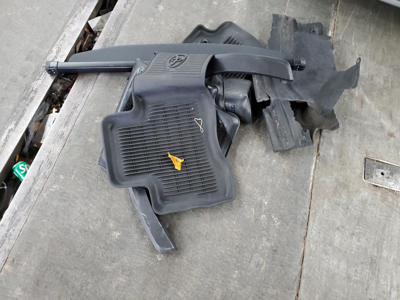 TOYOTA RAV4 XLE PREMIUM